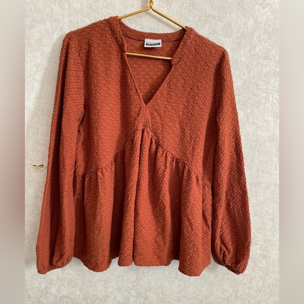 Sydney Gregory women's medium long sleeve top